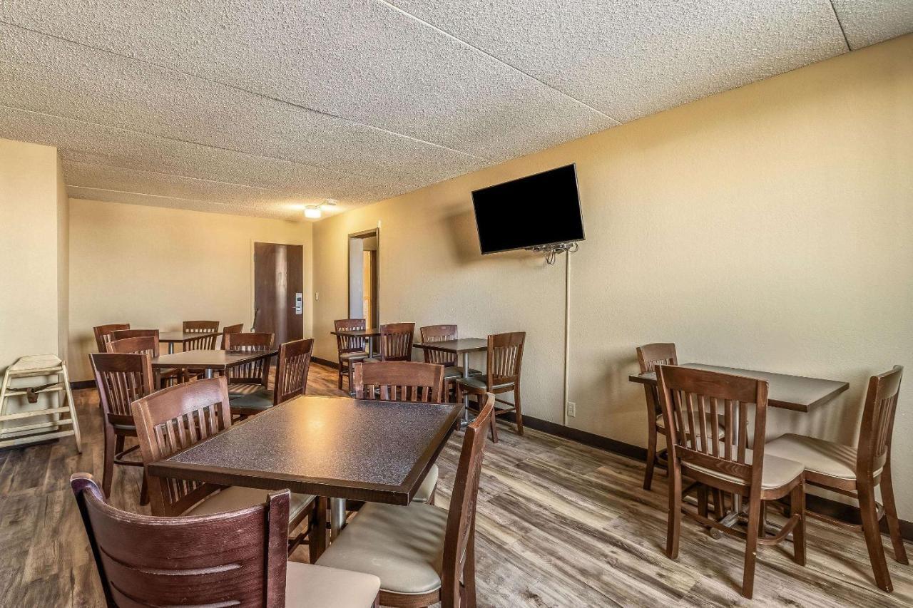 Econo Lodge Альберт-Ли Экстерьер фото