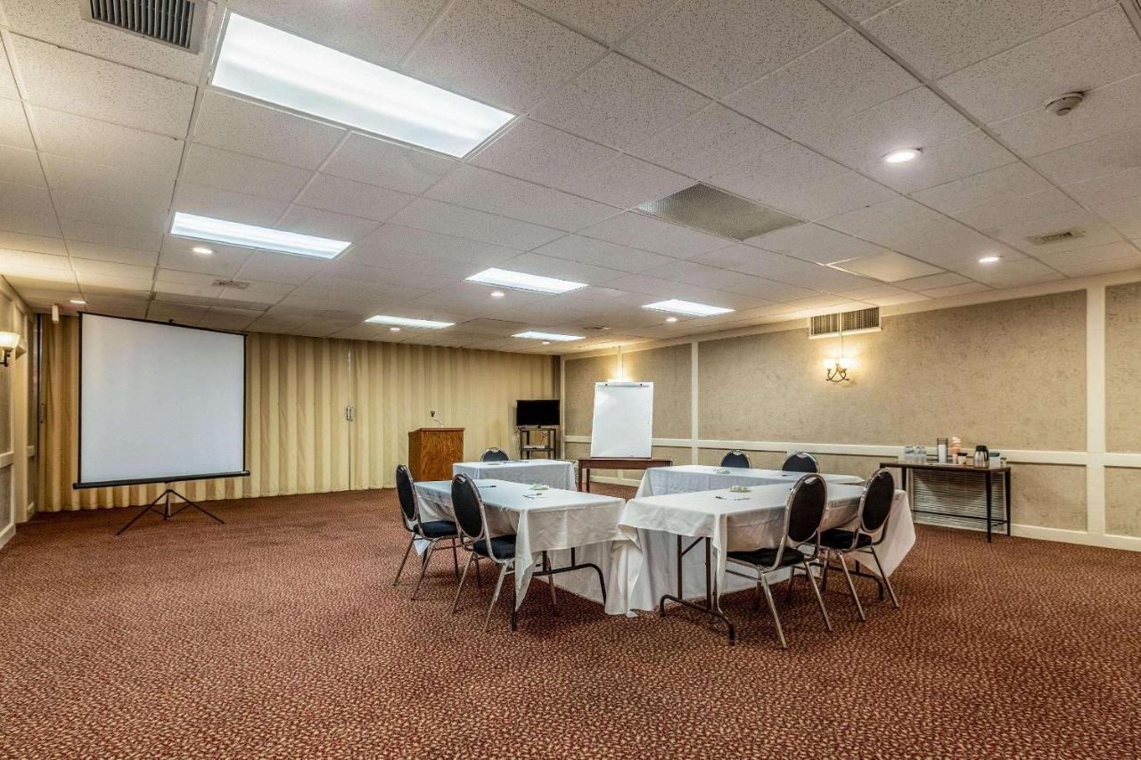 Econo Lodge Альберт-Ли Экстерьер фото